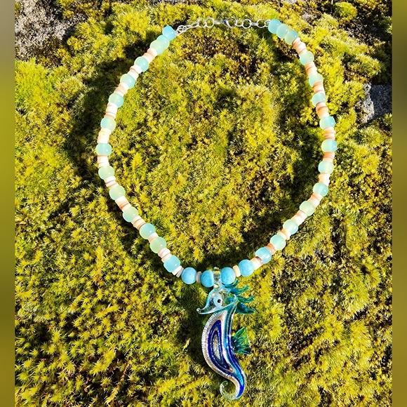 🐚🌊 Lampwork Seahorse with aquamarine & shells necklace - Picture 13 of 13